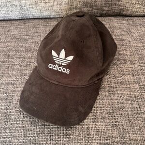 ADIDAS like new! Velvet to the touch strap back women’s baseball cap - blue/navy